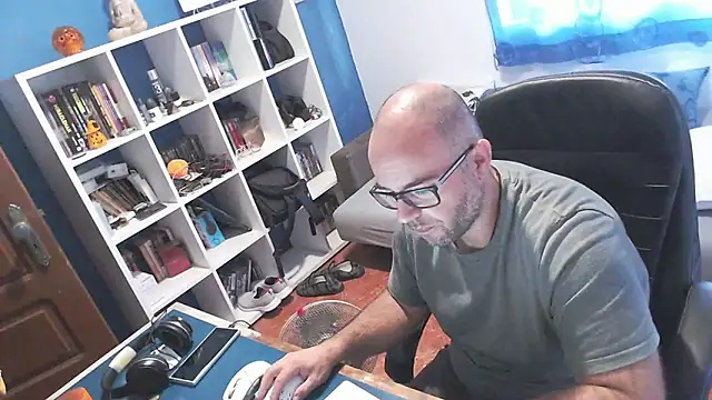 ravingr4d4 online show from 10-13-25, 08:03