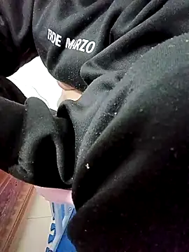 SweetGirl2k2 online show from 02-10-25, 03:46