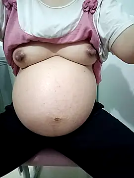 SweetGirl2k2 online show from 04-15-26, 07:15