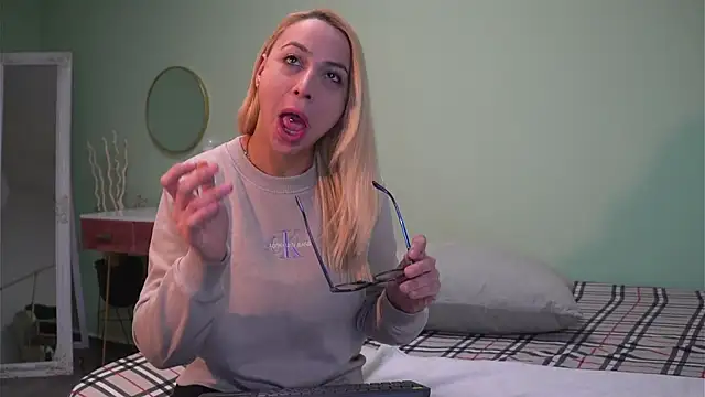 CelineConner online show from 01-21-25, 05:05