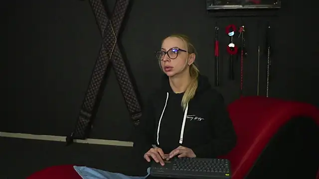 CelineConner online show from 02-06-25, 05:14