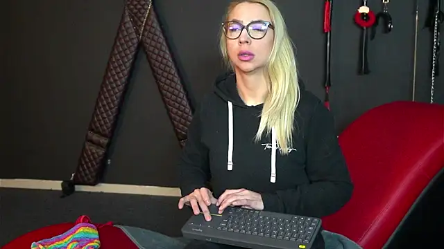 CelineConner online show from 02-07-25, 05:10