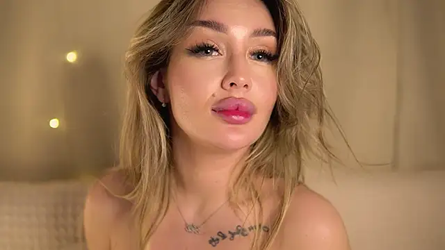 Snapshot of AnnyBangs chatting on 02-07-25, 01:01 AnnyBangs online show from 02-07-25, 01:01