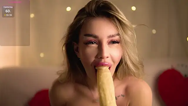 Snapshot of AnnyBangs chatting on 02-14-25, 07:07 AnnyBangs online show from 02-14-25, 07:07