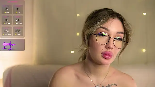 Snapshot of AnnyBangs chatting on 02-28-25, 12:42 AnnyBangs online show from 02-28-25, 12:42