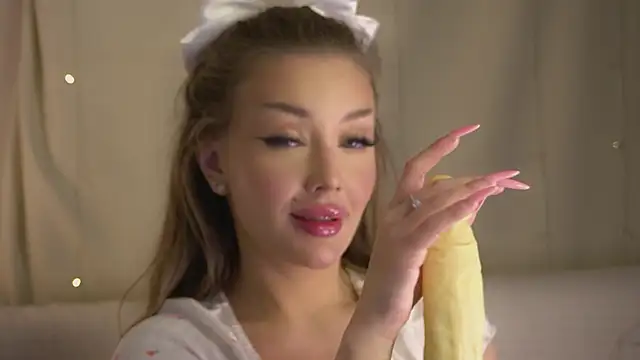 Snapshot of AnnyBangs chatting on 09-18-25, 07:32 AnnyBangs online show from 09-18-25, 07:32