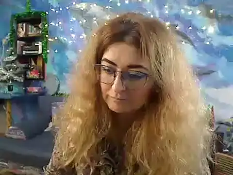 Snapshot of Helen1974 chatting on 12-24-24, 09:00 Helen1974 online show from 12-24-24, 09:00