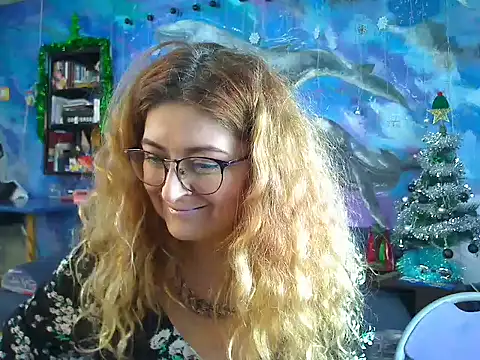 Snapshot of Helen1974 chatting on 01-05-25, 05:51 Helen1974 online show from 01-05-25, 05:51