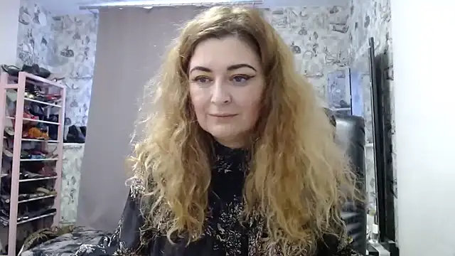 Snapshot of Helen1974 chatting on 01-15-25, 08:20 Helen1974 online show from 01-15-25, 08:20