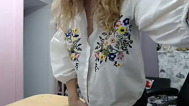 Snapshot of Helen1974 chatting on 01-19-25, 02:49 Helen1974 online show from 01-19-25, 02:49