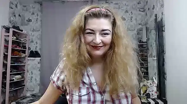 Snapshot of Helen1974 chatting on 01-28-25, 07:10 Helen1974 online show from 01-28-25, 07:10