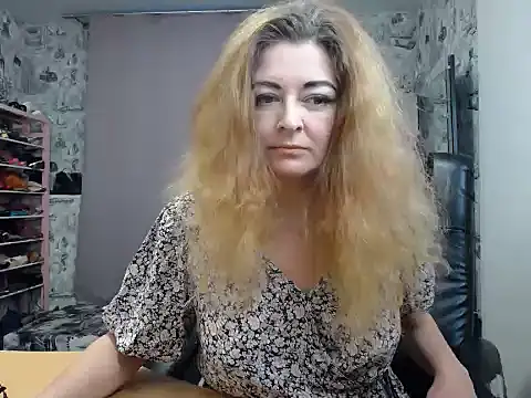 Snapshot of Helen1974 chatting on 03-12-25, 03:18 Helen1974 online show from 03-12-25, 03:18