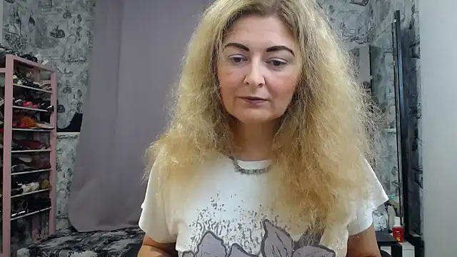 Snapshot of Helen1974 chatting on 10-14-25, 01:28 Helen1974 online show from 10-14-25, 01:28