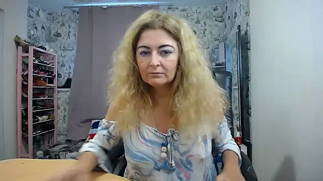 Snapshot of Helen1974 chatting on 10-15-25, 09:42 Helen1974 online show from 10-15-25, 09:42