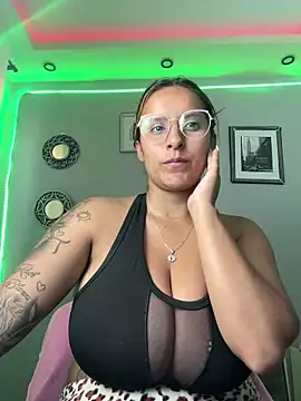 Snapshot of Seized_lust chatting on 12-07-24, 02:46 Seized lust online show from 12-07-24, 02:46