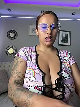 Snapshot of Seized_lust chatting on 02-22-25, 01:46 Seized lust online show from 02-22-25, 01:46