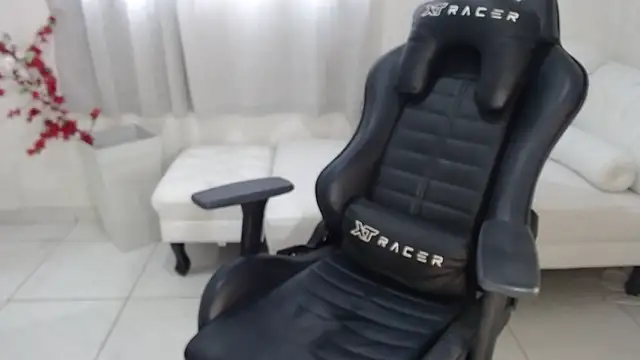 Snapshot of ANNA------ chatting on 12-29-24, 09:39 ANNA------ online show from 12-29-24, 09:39