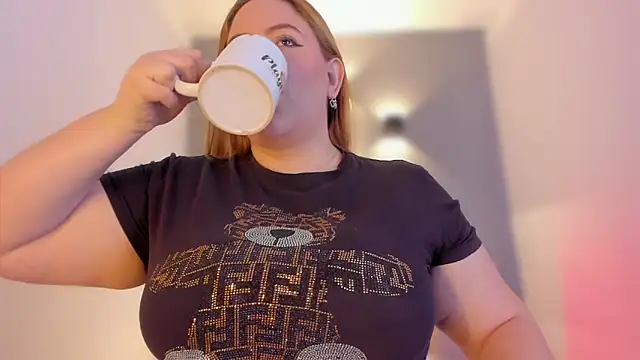 Snapshot of sophiarossee_ chatting on 02-03-25, 12:25 sophiarossee online show from 02-03-25, 12:25