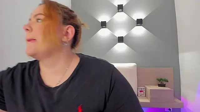 Snapshot of sophiarossee_ chatting on 03-03-25, 12:27 sophiarossee online show from 03-03-25, 12:27