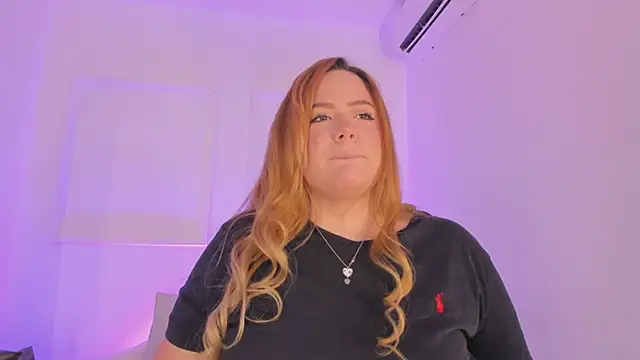 Snapshot of sophiarossee_ chatting on 03-15-25, 04:57 sophiarossee online show from 03-15-25, 04:57