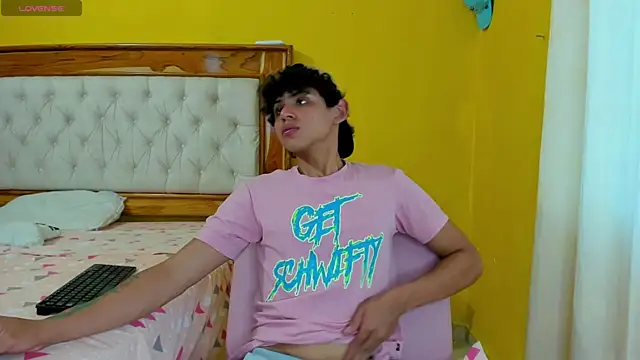 Snapshot of Edwars_03 chatting on 01-06-25, 08:50 Edwars 03 online show from 01-06-25, 08:50