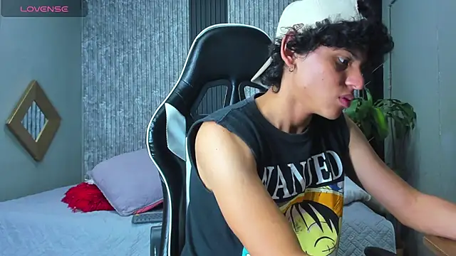 Snapshot of Edwars_03 chatting on 03-05-25, 09:04 Edwars 03 online show from 03-05-25, 09:04