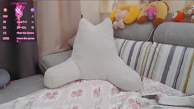 Snapshot of Duludulu_007 chatting on 12-19-24, 01:18 Duludulu 007 online show from 12-19-24, 01:18