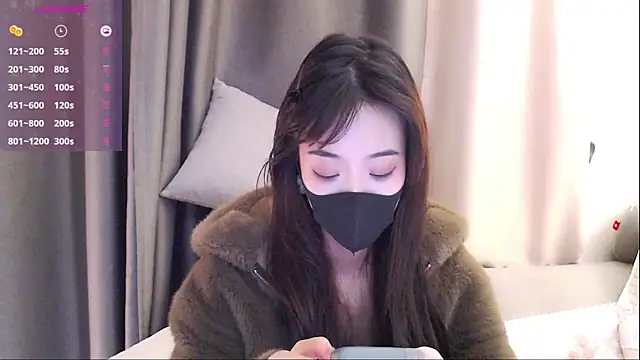 Snapshot of Duludulu_007 chatting on 10-13-25, 04:23 Duludulu 007 online show from 10-13-25, 04:23