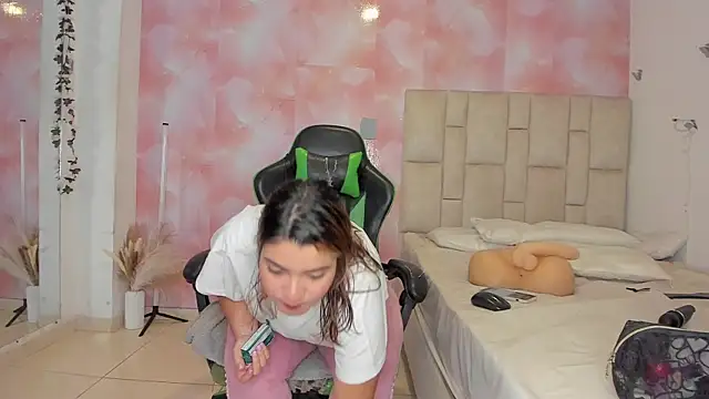 Snapshot of emily_lean_ chatting on 10-25-25, 12:51 emily lean  online show from 10-25-25, 12:51