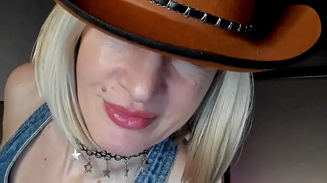 Snapshot of Dorothy_Meyer chatting on 02-27-25, 05:02 Dorothy Meyer online show from 02-27-25, 05:02