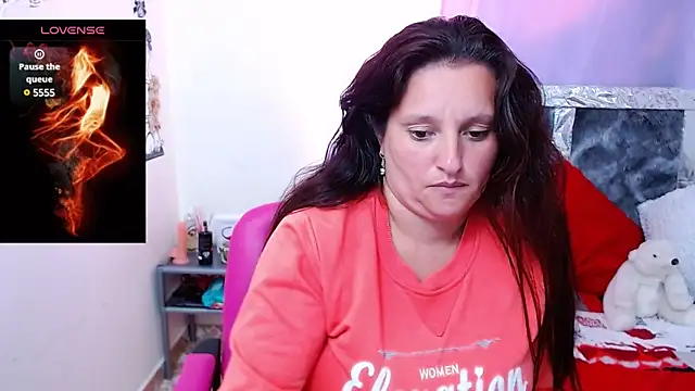 Snapshot of CristialJones_ chatting on 03-11-25, 07:47 CristialJones  online show from 03-11-25, 07:47