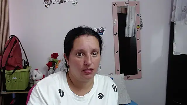 Snapshot of CristialJones_ chatting on 09-23-25, 01:58 CristialJones  online show from 09-23-25, 01:58
