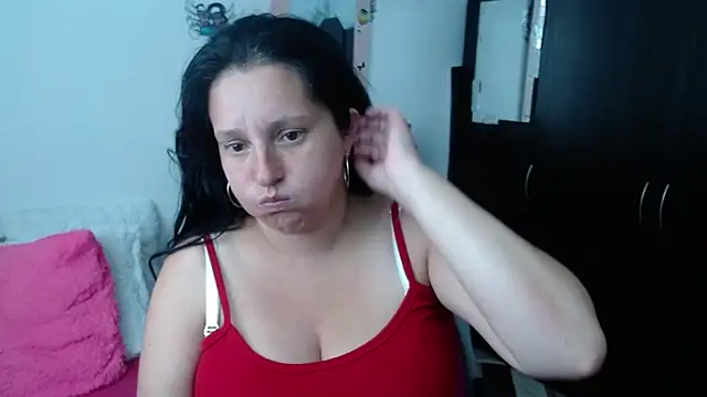 Snapshot of CristialJones_ chatting on 10-02-25, 02:24 CristialJones  online show from 10-02-25, 02:24