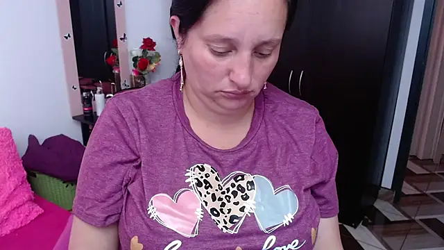 Snapshot of CristialJones_ chatting on 10-06-25, 02:47 CristialJones  online show from 10-06-25, 02:47