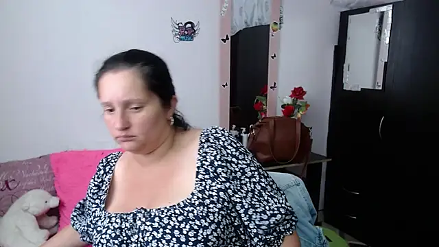 Snapshot of CristialJones_ chatting on 10-18-25, 03:13 CristialJones  online show from 10-18-25, 03:13