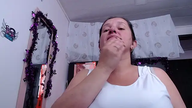 Snapshot of CristialJones_ chatting on 10-20-25, 02:17 CristialJones  online show from 10-20-25, 02:17