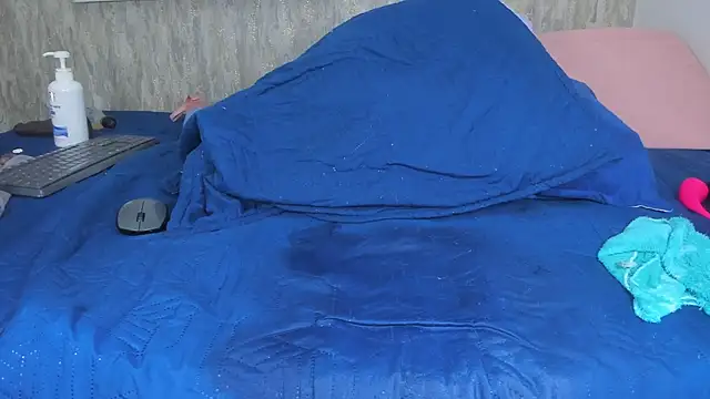 Snapshot of violett_lo chatting on 02-08-25, 09:13 violett lo online show from 02-08-25, 09:13