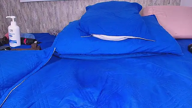 Snapshot of violett_lo chatting on 03-07-25, 09:18 violett lo online show from 03-07-25, 09:18