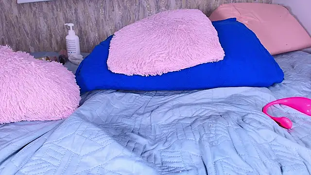 Snapshot of violett_lo chatting on 03-22-25, 09:13 violett lo online show from 03-22-25, 09:13