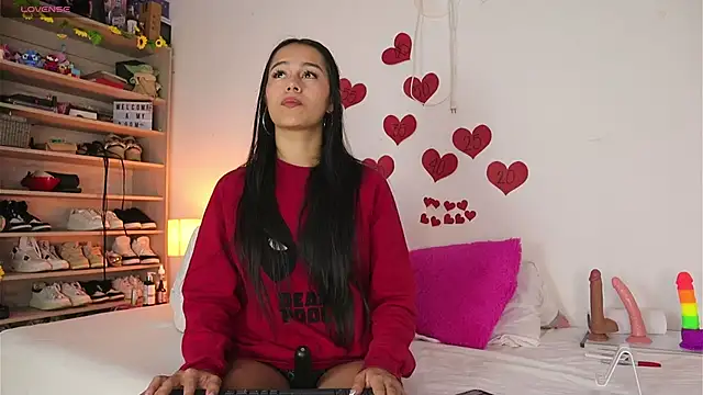 thamaral1 online show from 03-18-25, 04:15