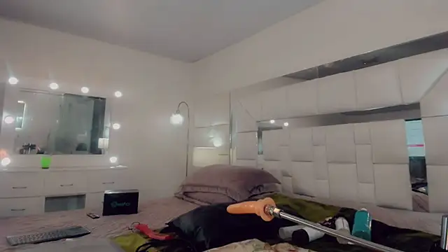 Snapshot of _ChanellR_ chatting on 03-06-25, 11:47  ChanellR  online show from 03-06-25, 11:47