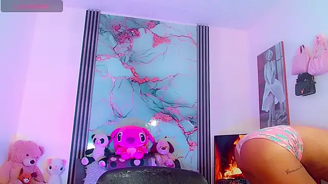 Snapshot of _ChanellR_ chatting on 09-27-25, 08:14  ChanellR  online show from 09-27-25, 08:14