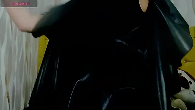 Snapshot of moniquehicks chatting on 01-14-25, 10:12 moniquehicks online show from 01-14-25, 10:12