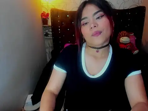 Snapshot of moniquehicks chatting on 09-11-25, 02:50 moniquehicks online show from 09-11-25, 02:50