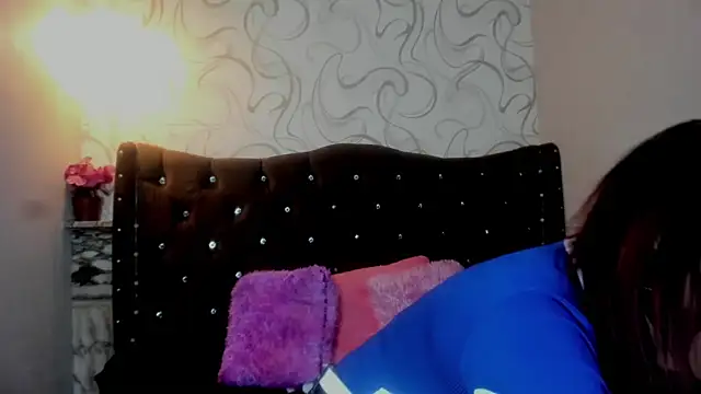 Snapshot of moniquehicks chatting on 10-15-25, 03:23 moniquehicks online show from 10-15-25, 03:23