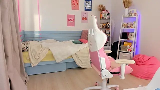 Lily Young online show from 10-01-25, 06:08