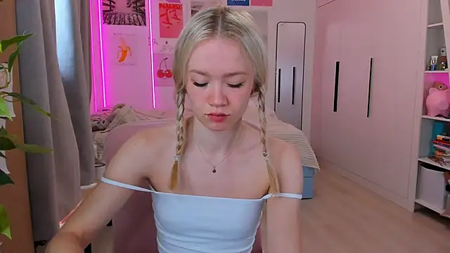 Lily Young online show from 06-04-26, 03:23