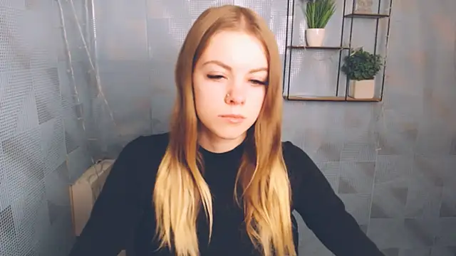 Snapshot of AliceFlirtt_ chatting on 12-18-24, 10:40 AliceFlirtt online show from 12-18-24, 10:40