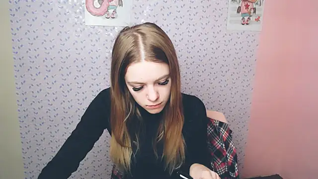 Snapshot of AliceFlirtt_ chatting on 12-18-24, 02:06 AliceFlirtt online show from 12-18-24, 02:06