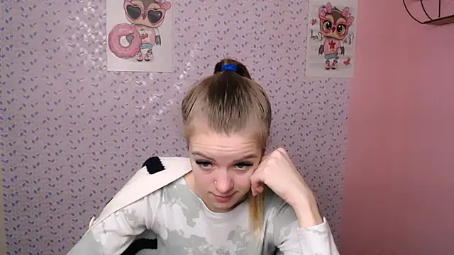 Snapshot of AliceFlirtt_ chatting on 12-20-24, 08:28 AliceFlirtt online show from 12-20-24, 08:28